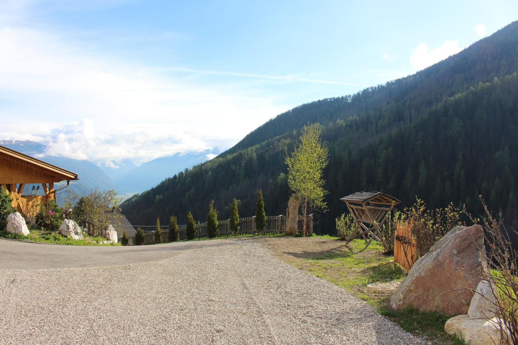 Almresidenz Unterrain -1 Km By Car Distance Slopes Kronplatz Farm stay *