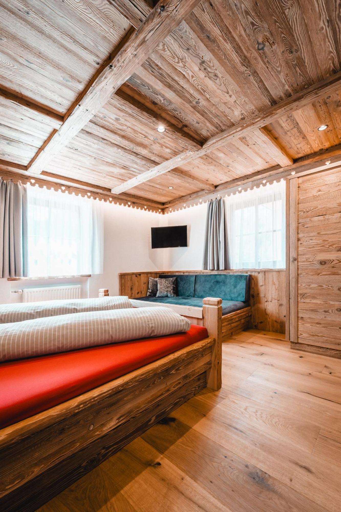 Almresidenz Unterrain -1 Km By Car Distance Slopes Kronplatz Farm stay