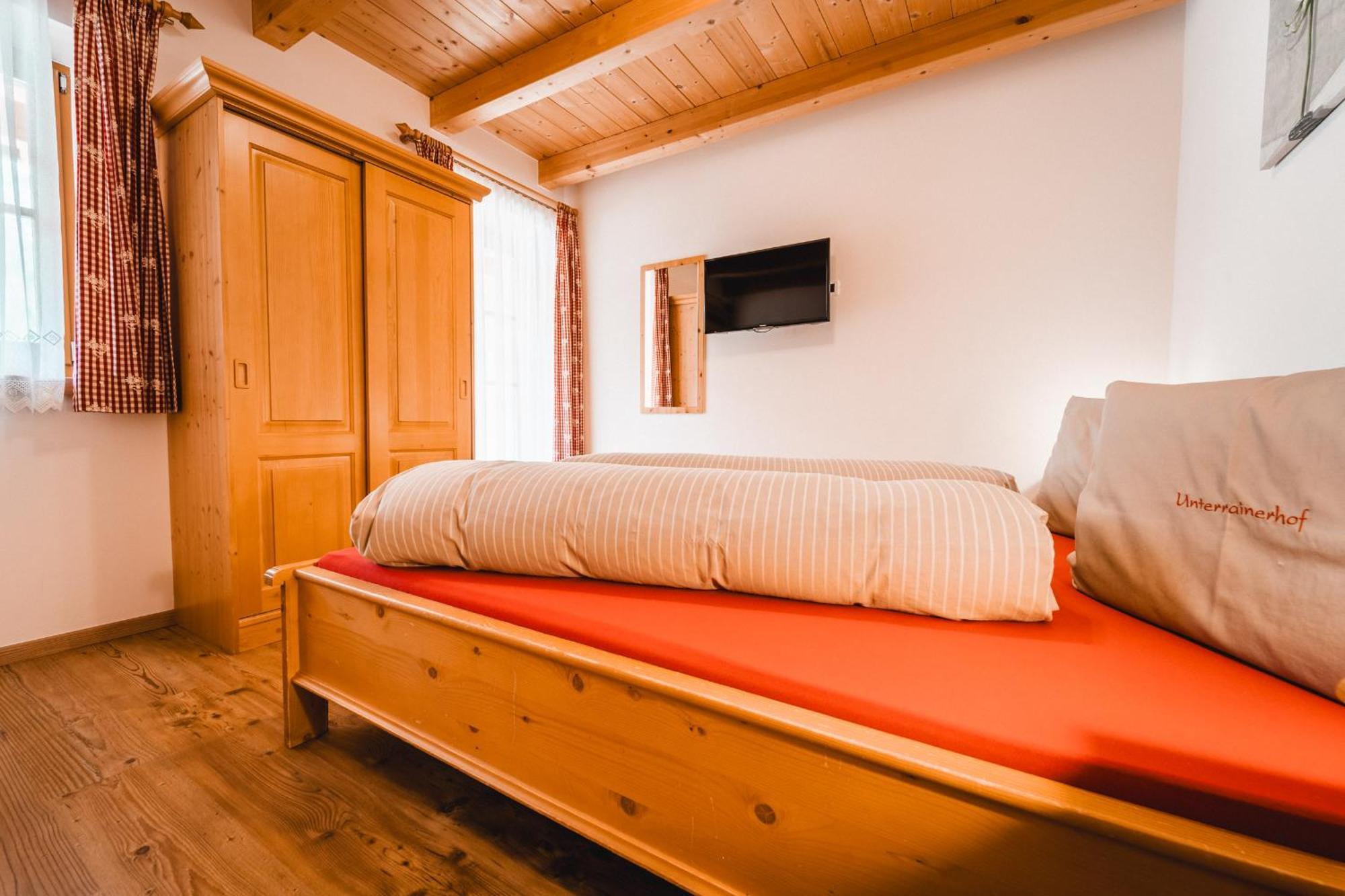 Almresidenz Unterrain -1 Km By Car Distance Slopes Kronplatz Farm stay *