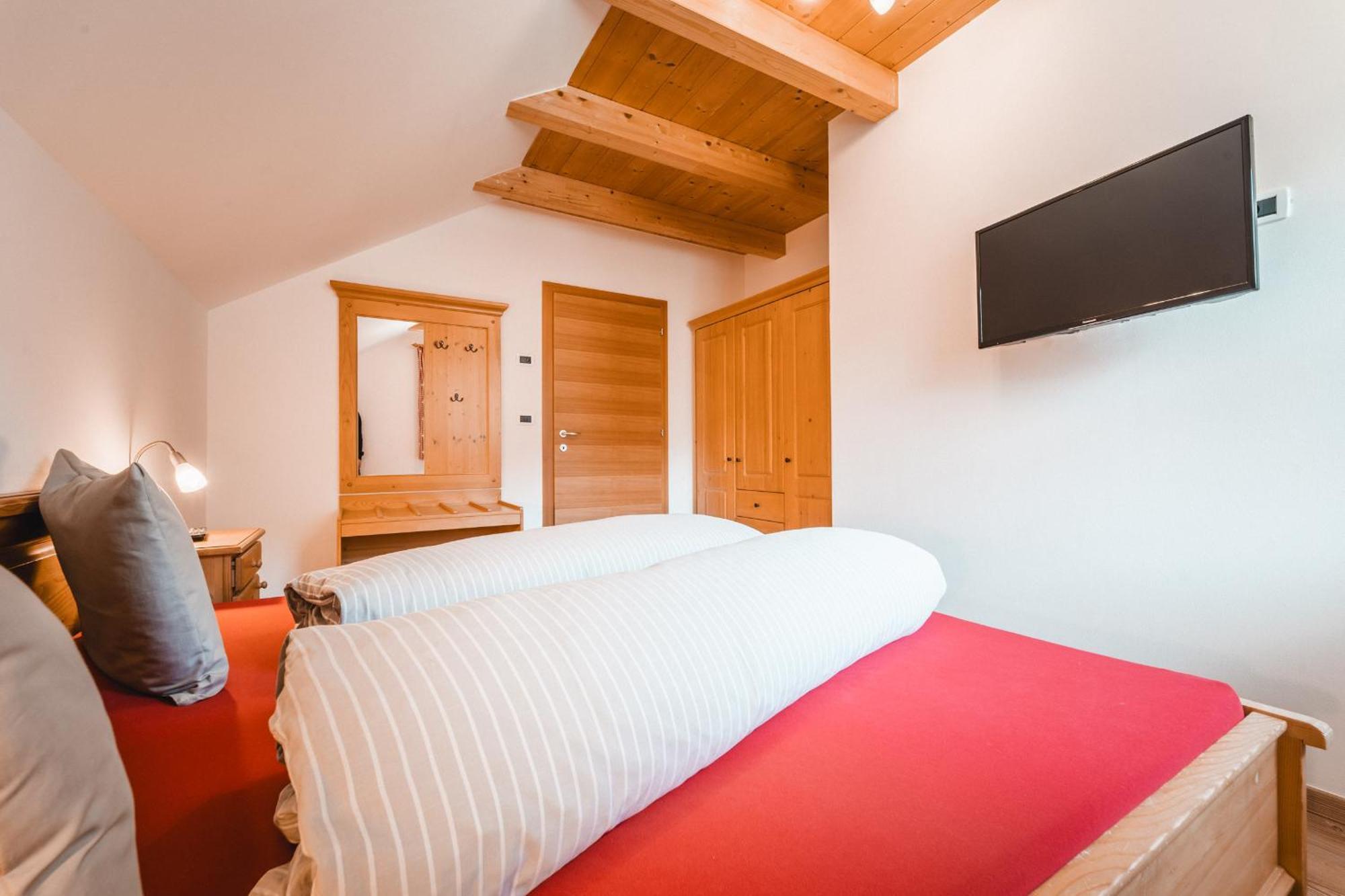 Farm stay Almresidenz Unterrain -1 Km By Car Distance Slopes Kronplatz Olang