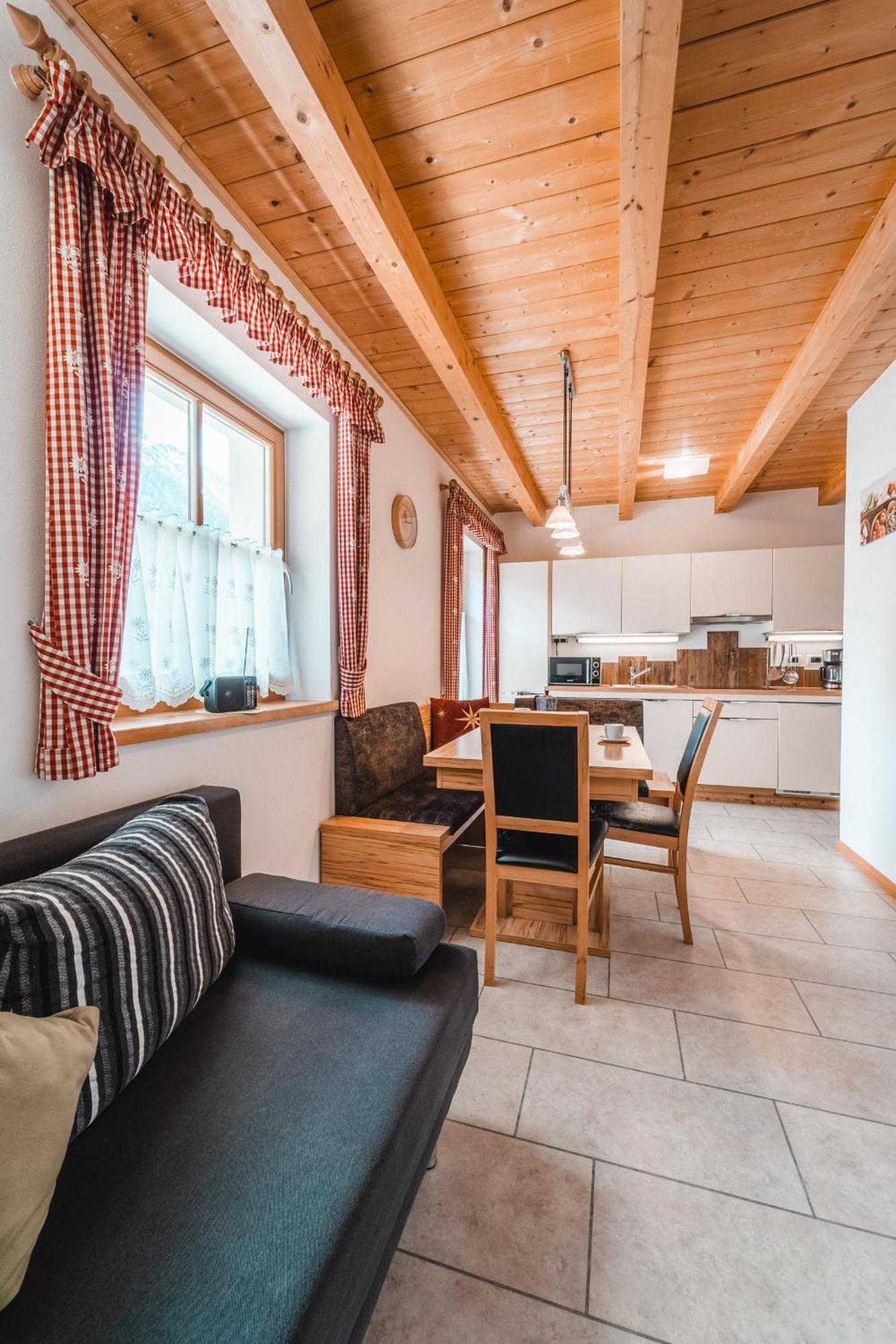 Almresidenz Unterrain -1 Km By Car Distance Slopes Kronplatz Farm stay Olang