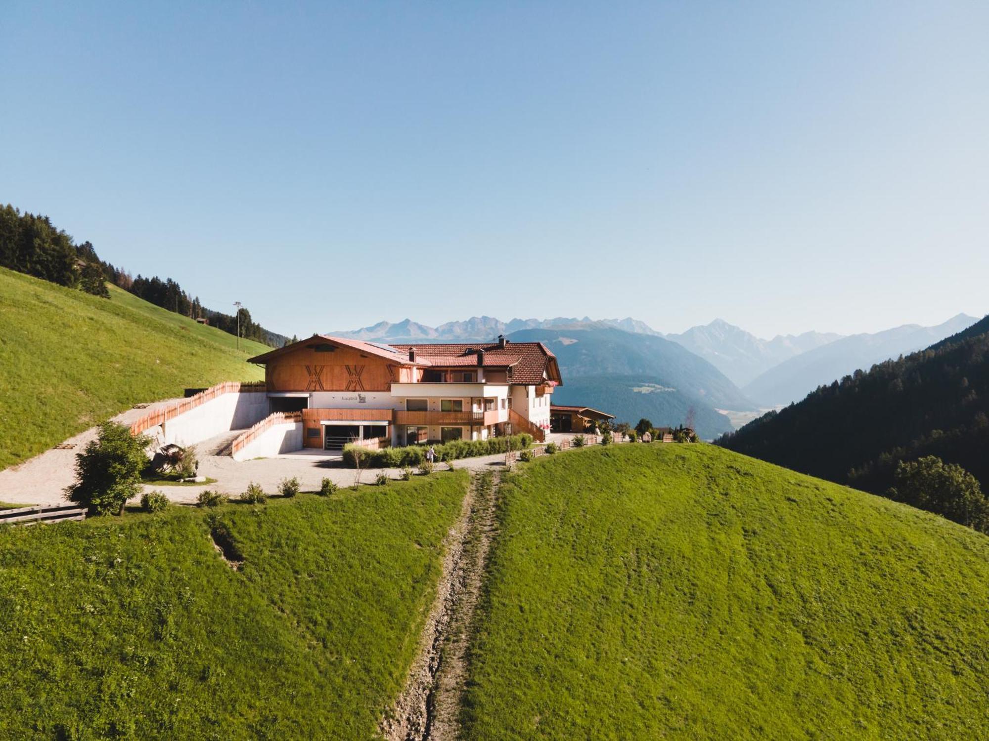 Almresidenz Unterrain -1 Km By Car Distance Slopes Kronplatz Farm stay Olang