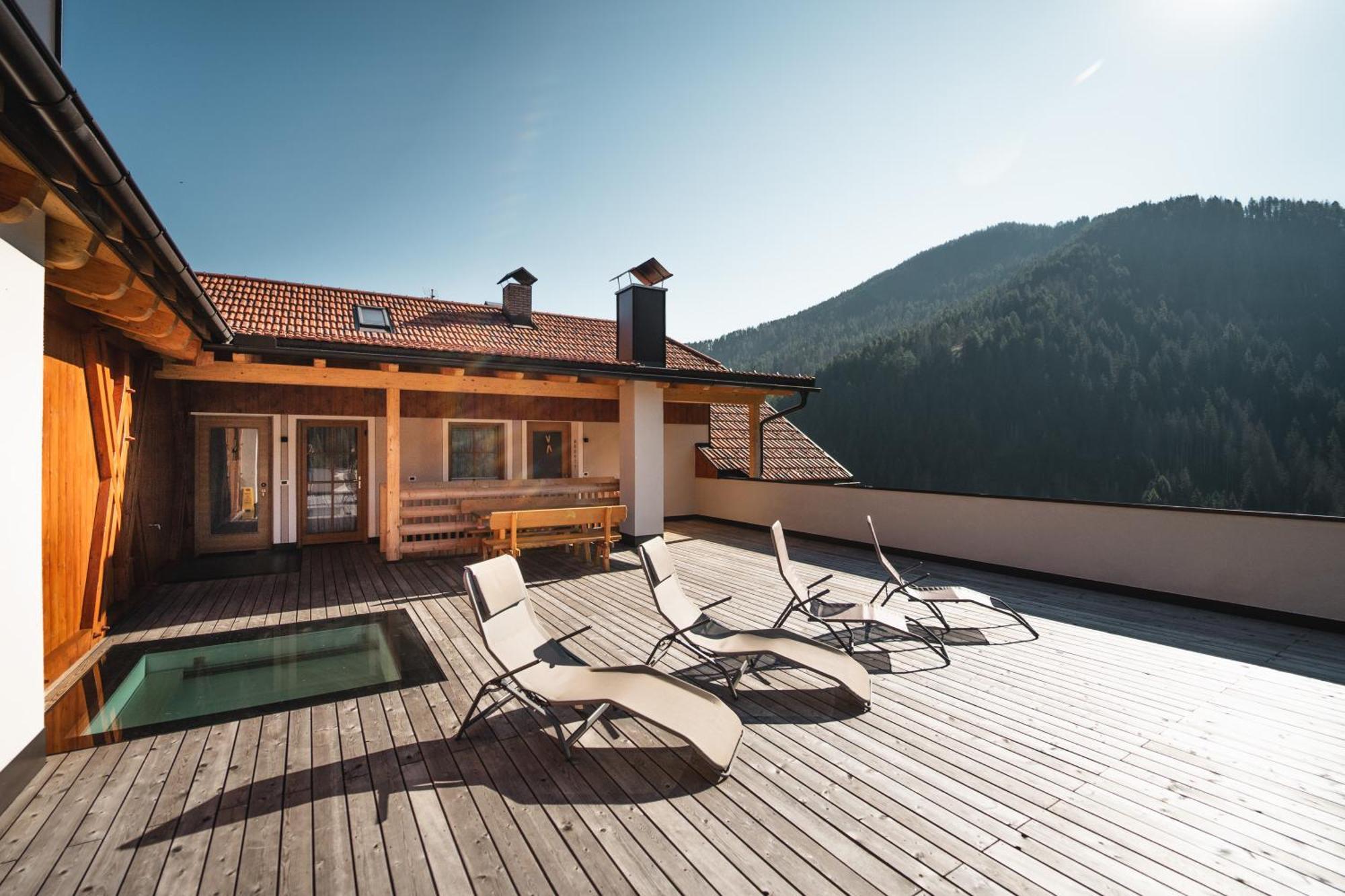 Farm stay Almresidenz Unterrain -1 Km By Car Distance Slopes Kronplatz