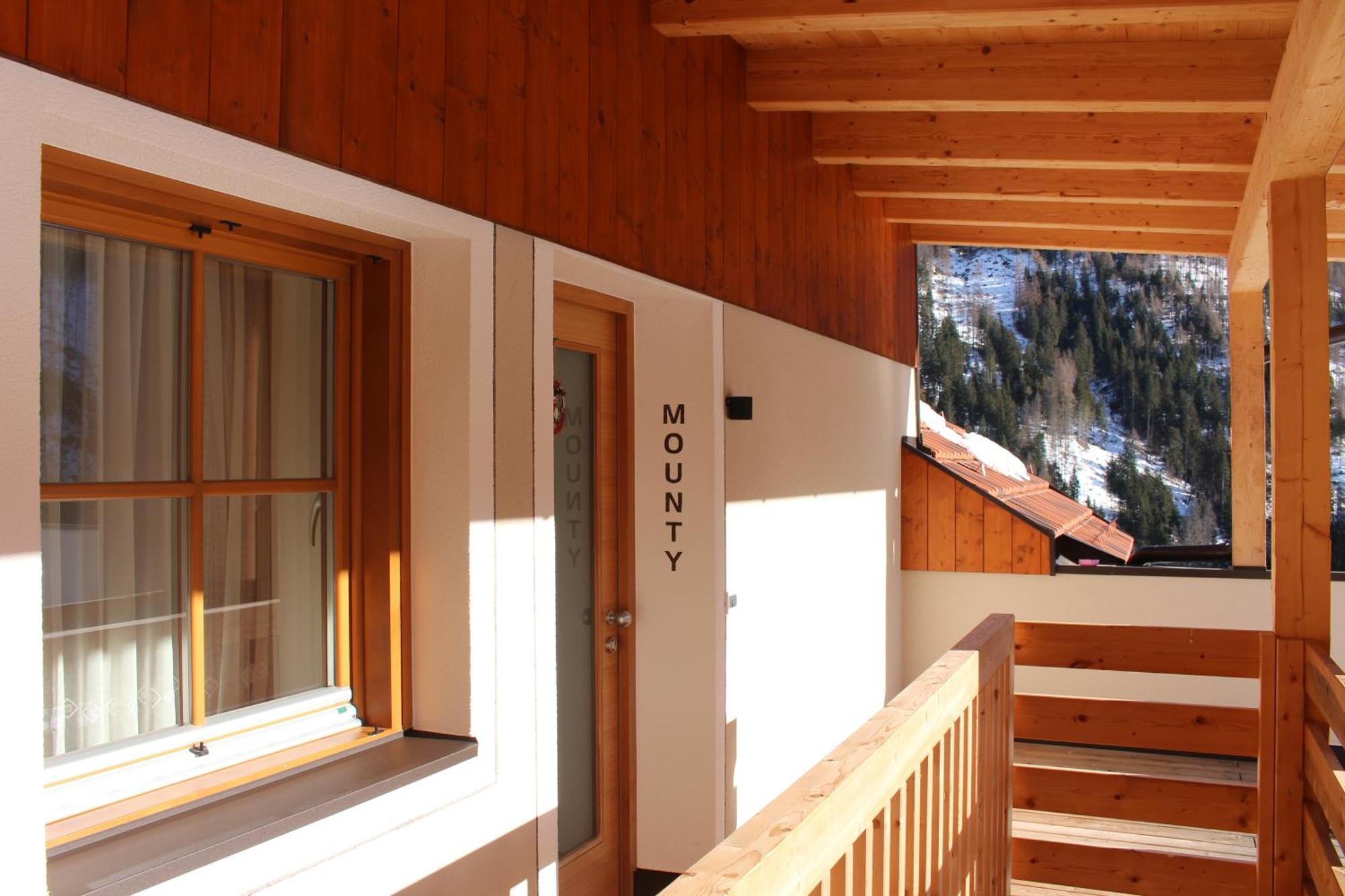 Almresidenz Unterrain -1 Km By Car Distance Slopes Kronplatz Farm stay *